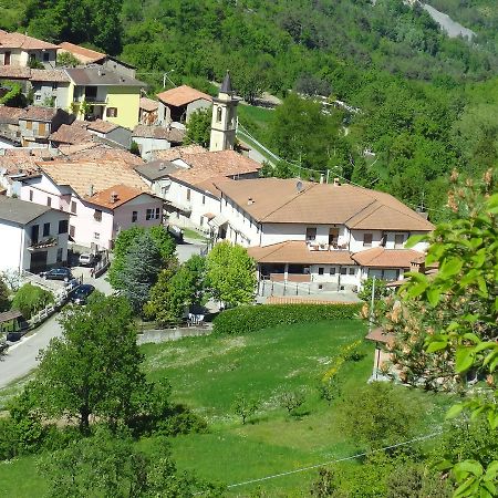 Готель Ristorante Primula Bianca Варці Екстер'єр фото