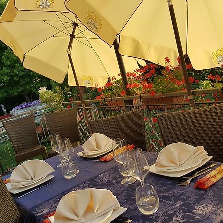 Готель Ristorante Primula Bianca Варці Екстер'єр фото