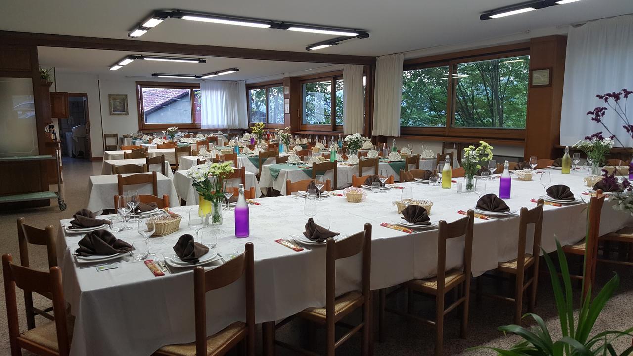 Готель Ristorante Primula Bianca Варці Екстер'єр фото