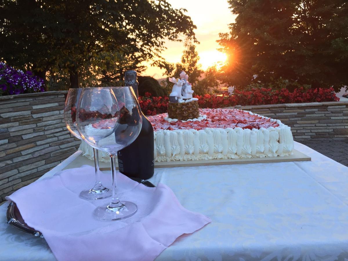Готель Ristorante Primula Bianca Варці Екстер'єр фото